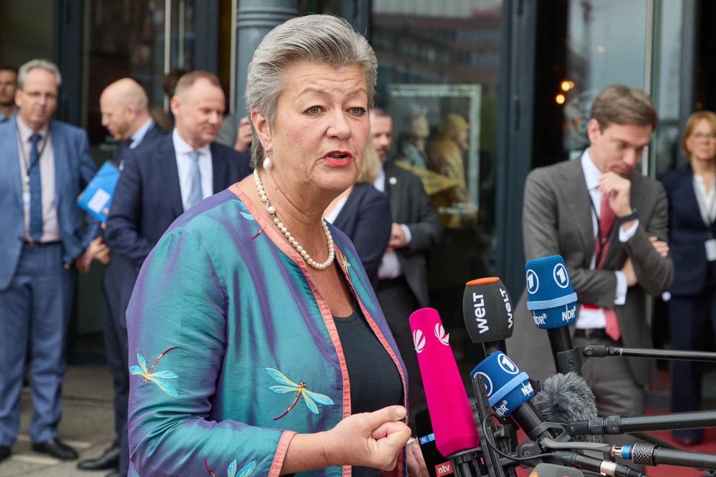 EU-Kommissarin Ylva Johansson beim Ministertreffen der Koalition europäischer Staaten gegen schwere und organisierte Kriminalität in Hamburg.