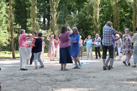 Tanzlehrer gewinnt beim Herzensorte-Wettbewerb mit dem Pappelrondell im Rombergpark