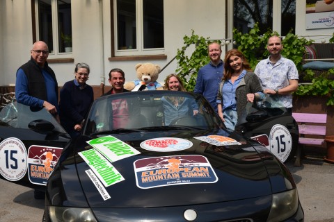 Von den Voralpen bis zur Adria: Dortmunder „CatFrosch“-Rallye-Team unterstützt Löwenzahn