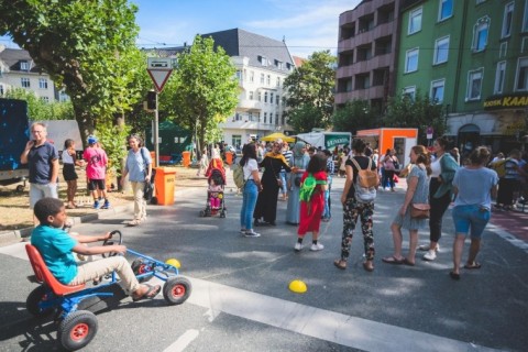 Spielen ohne Autos - Wambeler Straße in der Nordstadt wird kurrzeitig zur Spielstraße