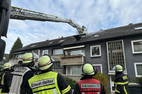 Feuer in einer Dachgeschosswohnung im Dortmunder Süden - Drei Katzen starben