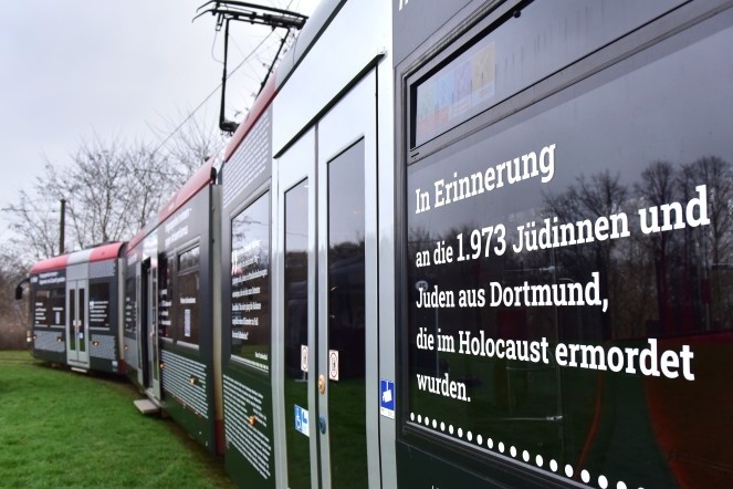 DSW21 gedenkt mit #WeRemember-Bahn der 1.973 Dortmunder Holocaust-Opfer |  Dortmund-App