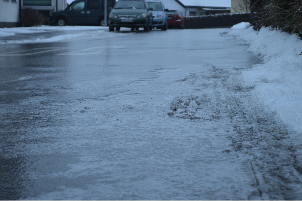 Parken im Winter: Pkw-Schutz und Planen gegen den Schnee