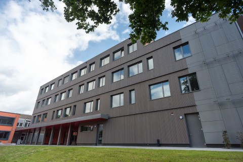 Max-Planck-Gymnasium weiht Erweiterungsbau mit Dachterrasse und 