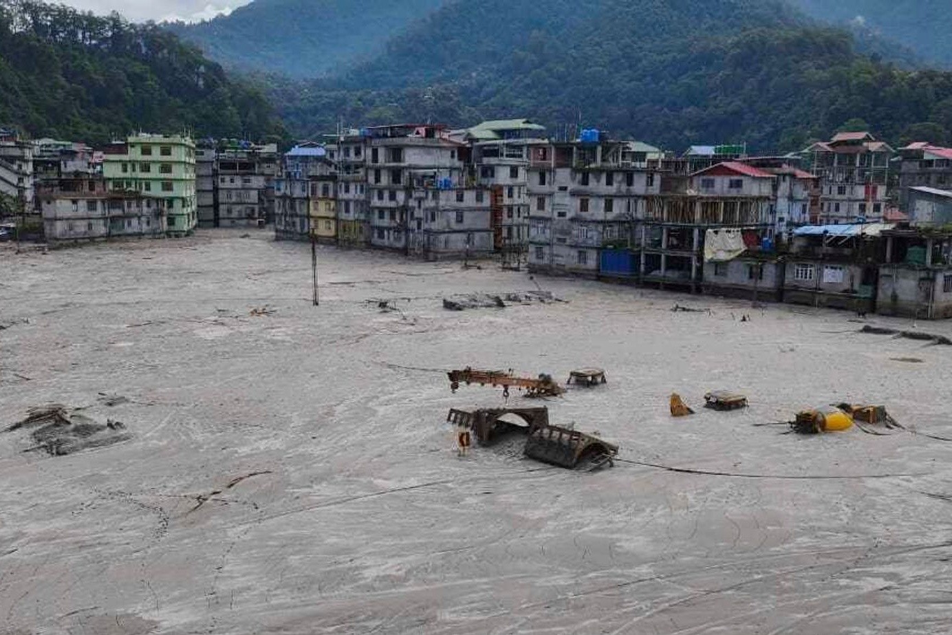 Eine Sturzflut hat den indischen Bundesstaat Sikkim verwüstet.