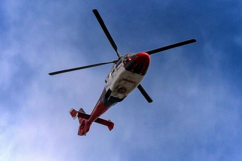 Autofahrer flüchtet nach Unfall zu Fuß - Verfolgung mit Hubschrauber Einsatz