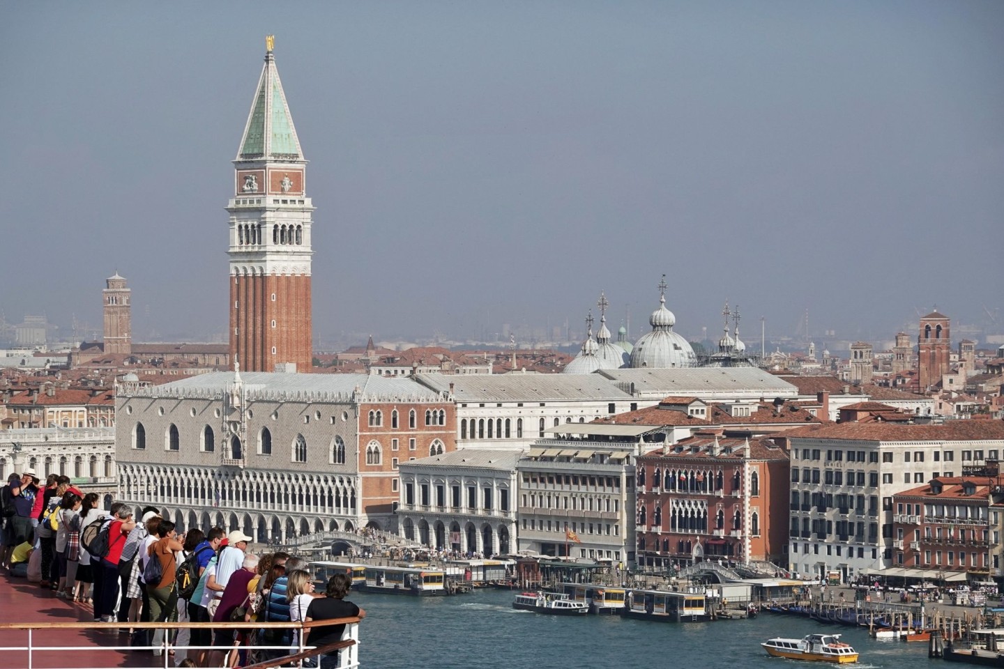 Venedig ist bei Touristen beliebt.